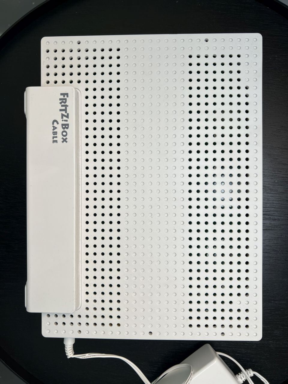 AVM WLAN-Router FRITZ!Box 6591 Cable mit Kabelmodem – Bild 2 von 5