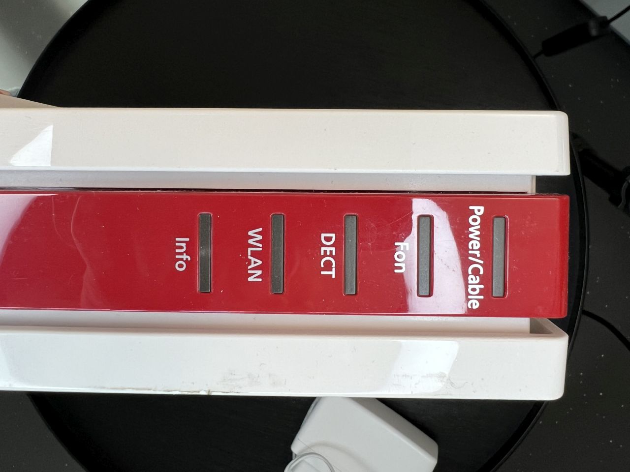 AVM WLAN-Router FRITZ!Box 6591 Cable mit Kabelmodem – Bild 4 von 5
